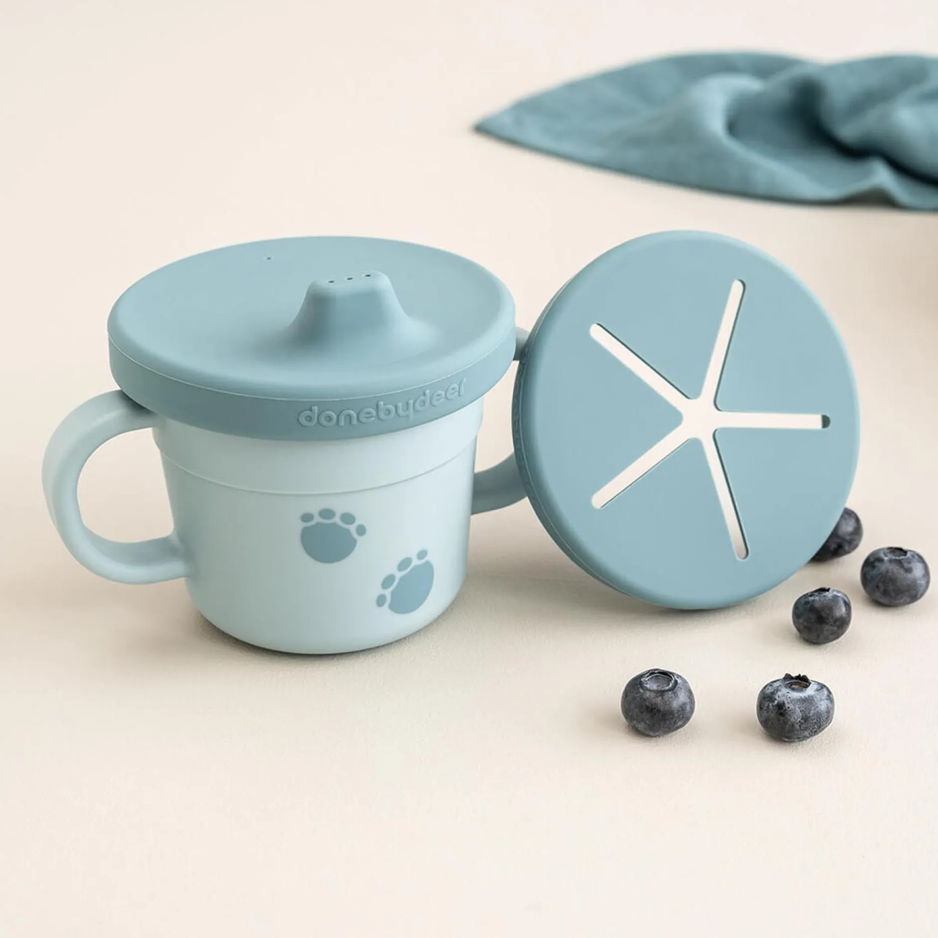 Bakjes & Kommen*Done By Deer snack cup blauw