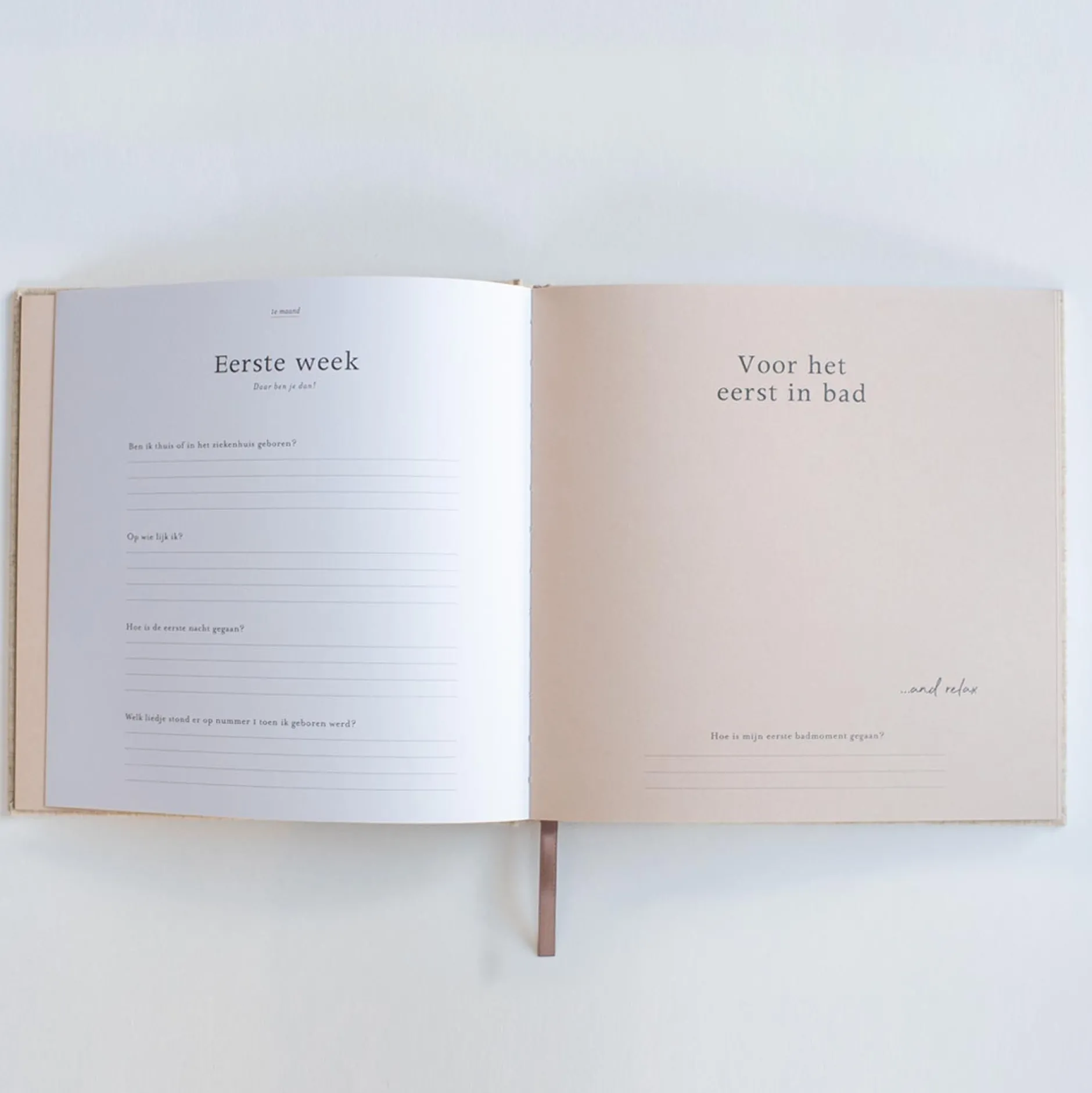 Feestartikelen|Invulboeken*Boeken Eerste jaar invulboek Beigebrown