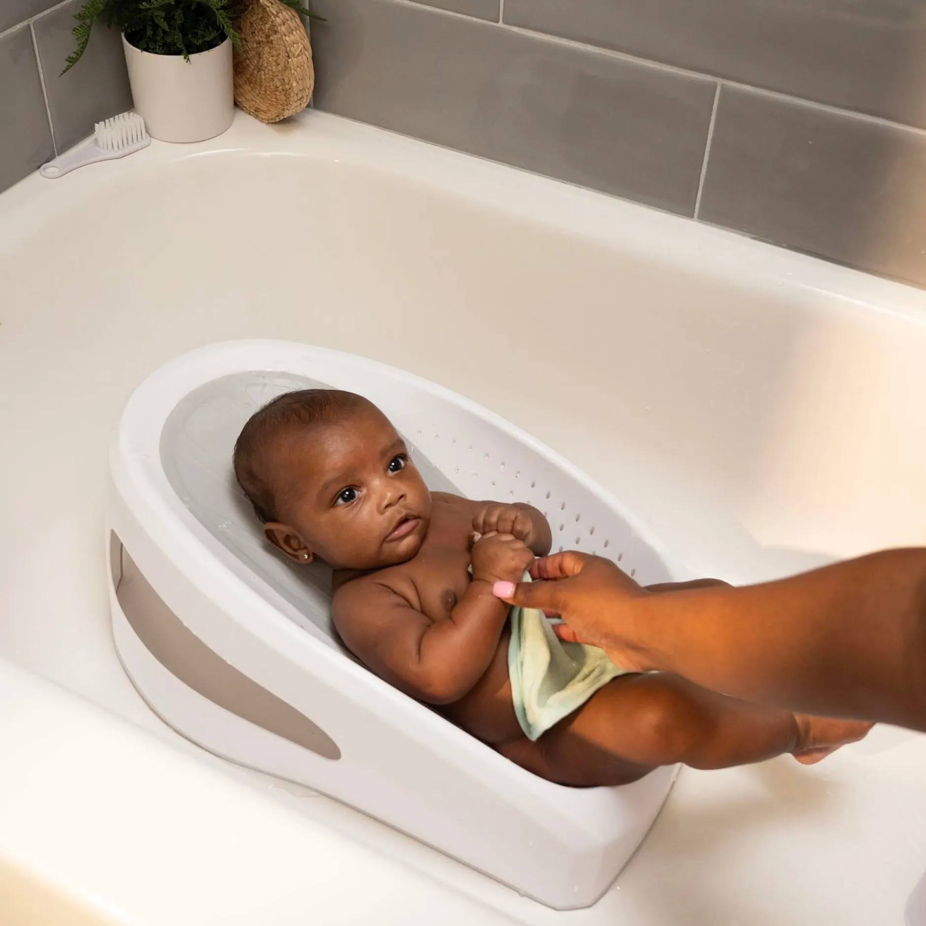 Badzitjes & Badringen*Ingenuity Easy Rinse badinzet grijs