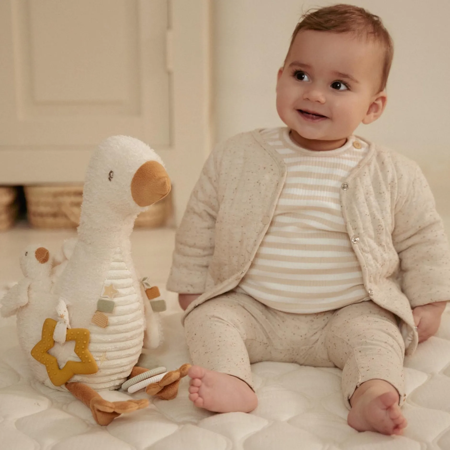 Knuffels*Little Dutch activiteitenknuffel Newborn Naturals Goose Off-White
