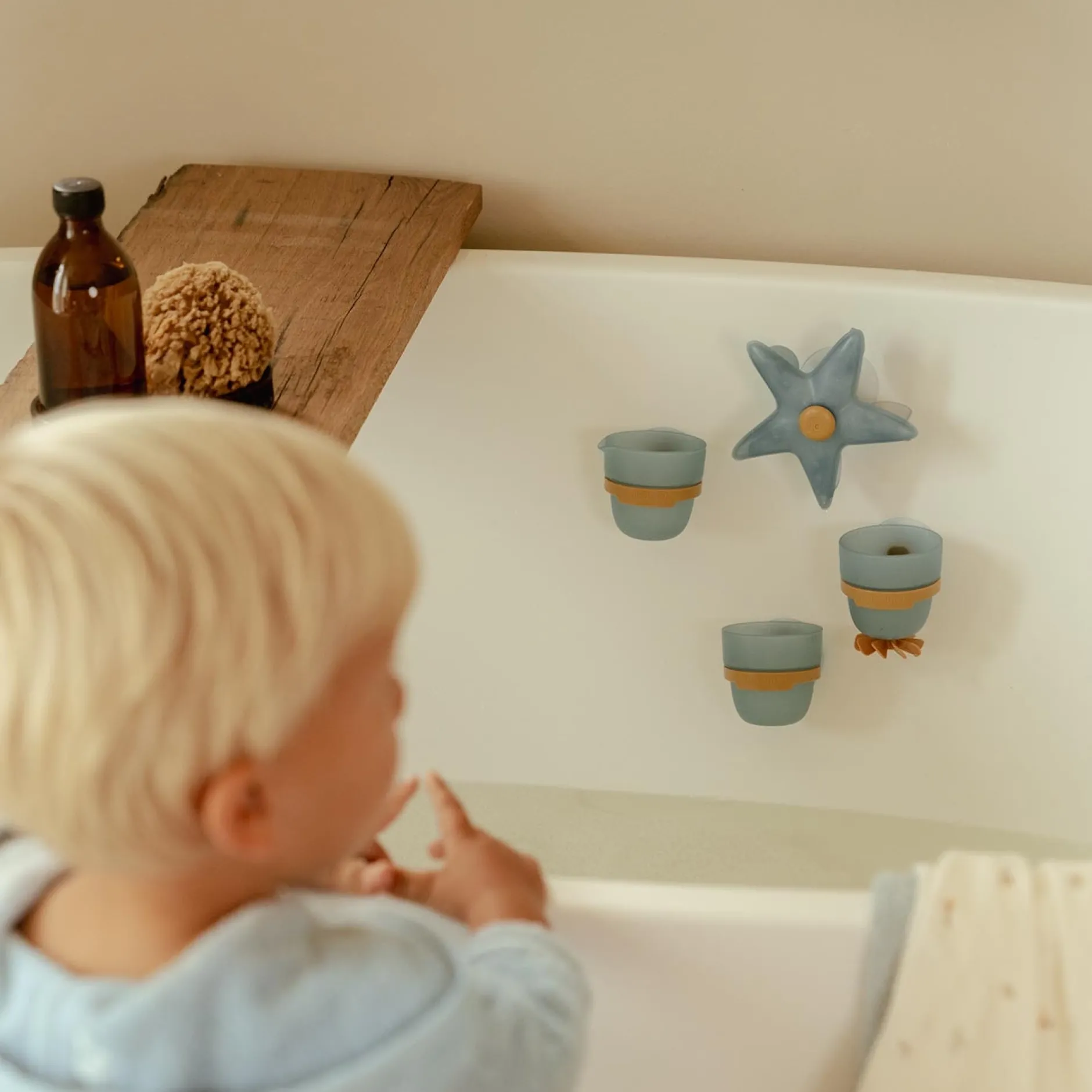 Badspeelgoed|Badspeelgoed*Little Dutch Badwand Bekers Zeester Blue