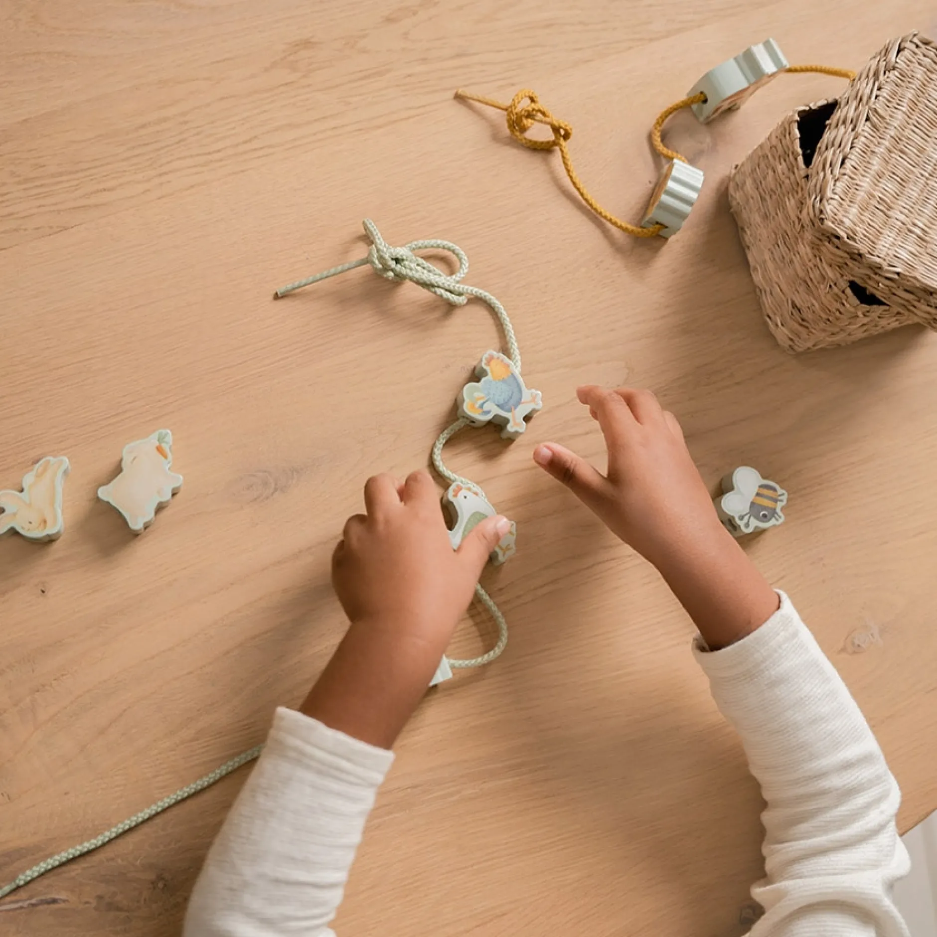 Tekenen|Puzzels & Spellen*Little Dutch rijgkralen Little Farm Multi