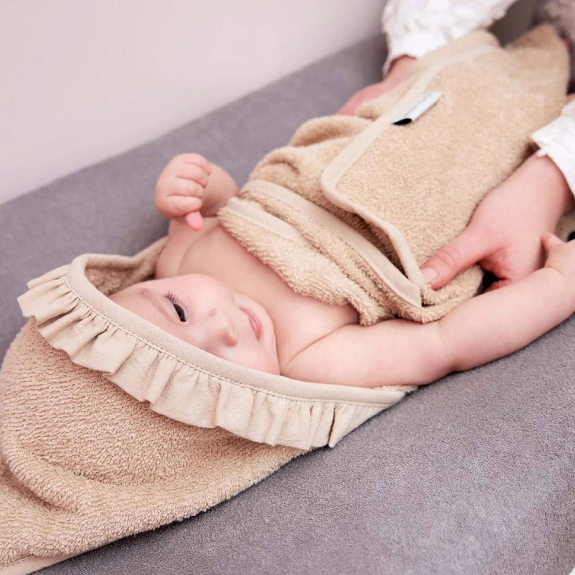 Badcapes & Badjassen*Meyco badcape ruffle beige