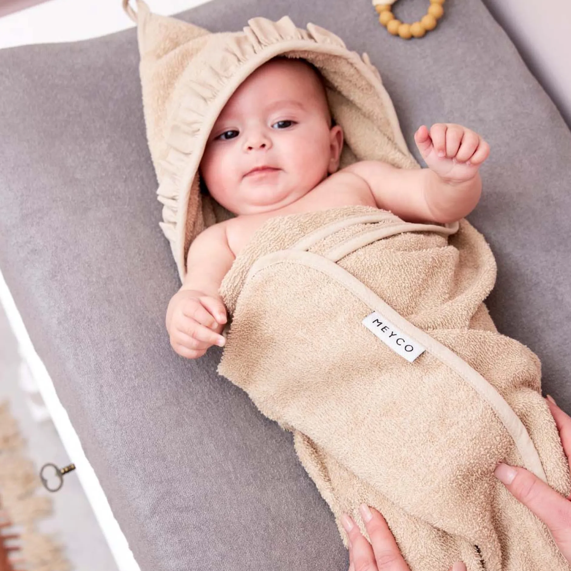 Badcapes & Badjassen*Meyco badcape ruffle beige