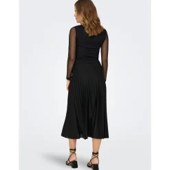 Shirts & Tops*Only Maternity ONLY zwangerschaps T-shirt lange mouwen effen zwart Black