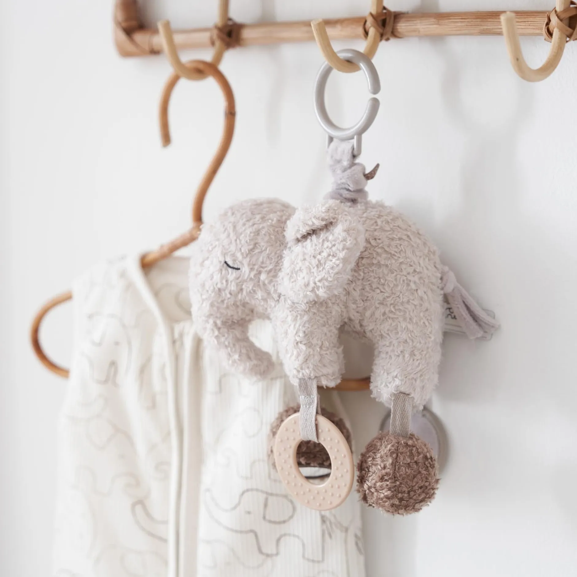Hangspeelgoed|Boxen*Prénatal hangspeeltje Otis de olifant Grey