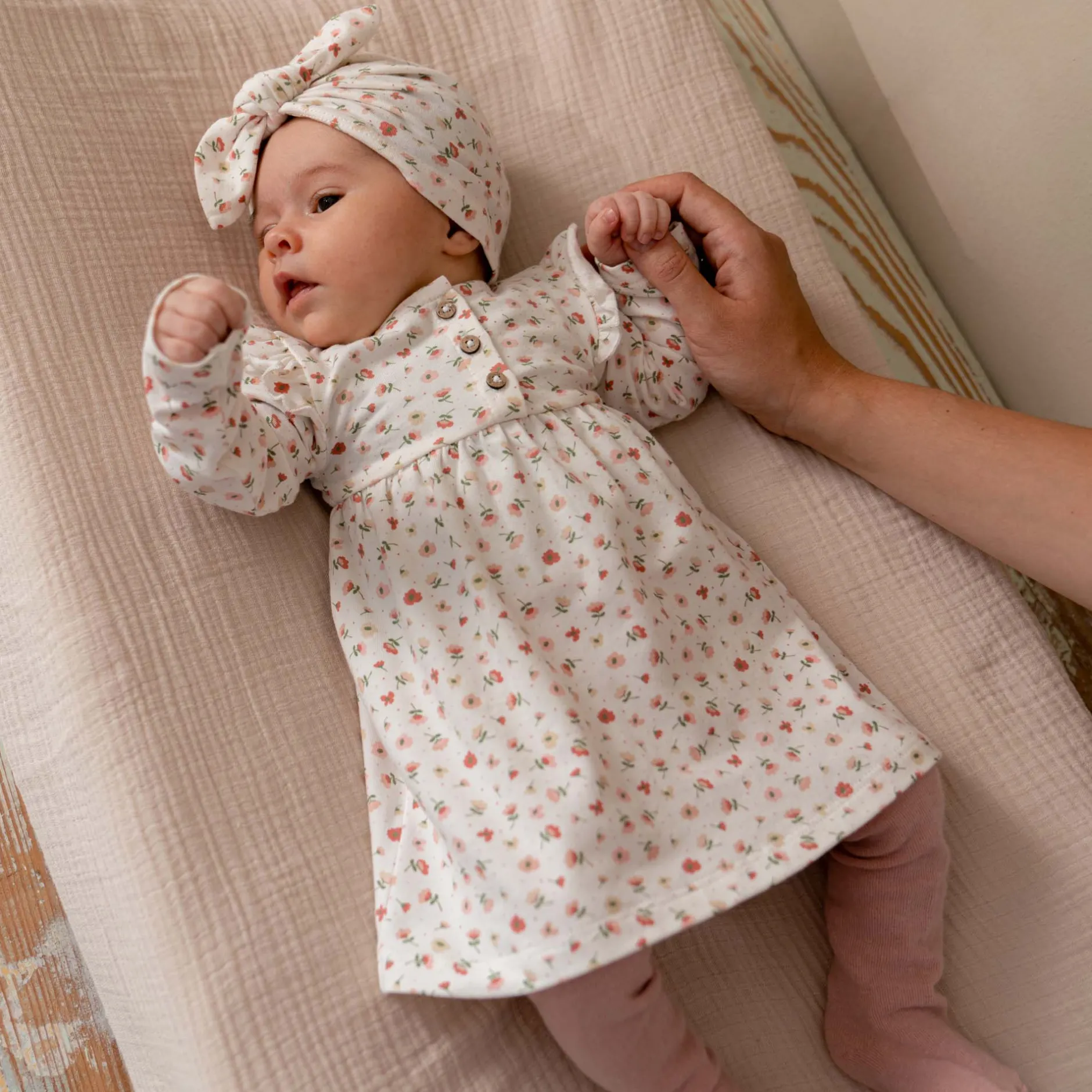Mutsjes & Haarbandjes|Jurken*Prénatal Hello new day newborn jurk & tulband muts Powder Pink