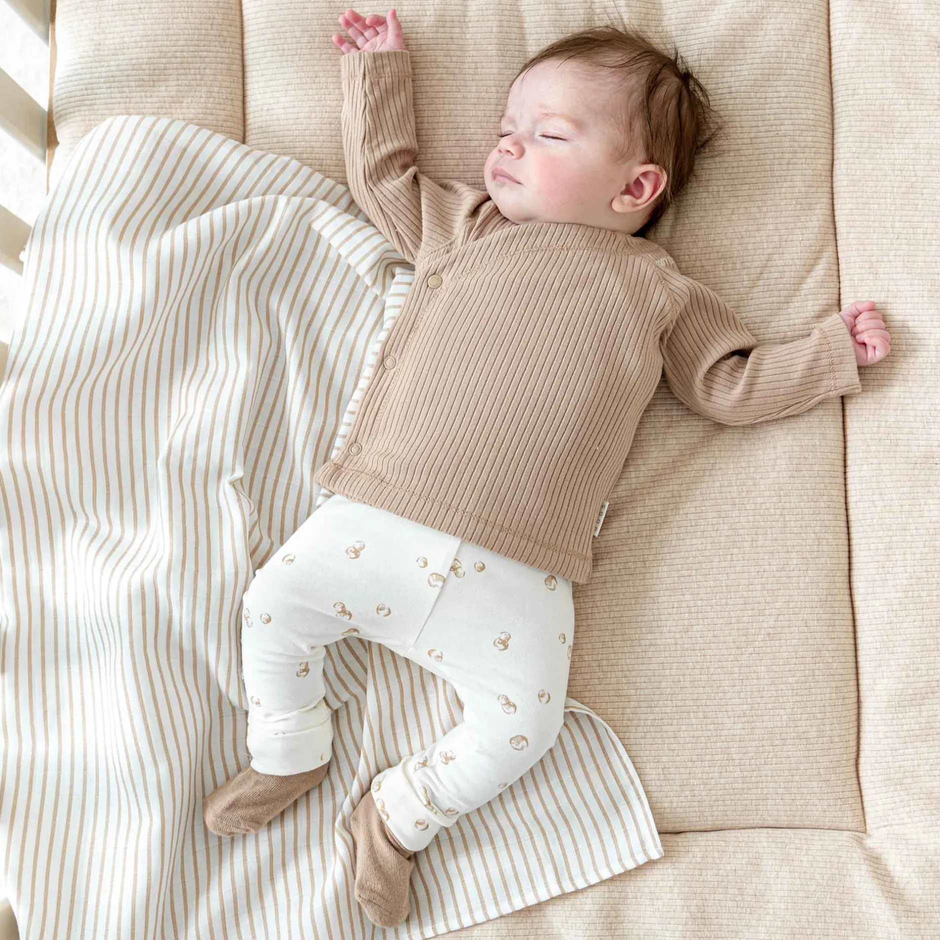 Broeken & Tuinbroeken|Broeken & Leggings*Prénatal newborn broek all over print beige Dark Off-White