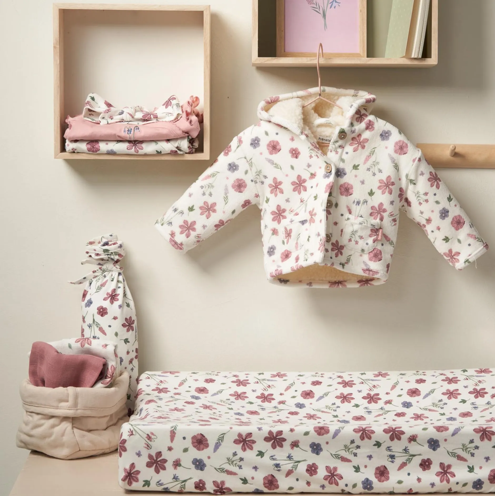 Jassen|Jassen*Prénatal newborn jas velours lange mouwen bloemen roze Ivory White
