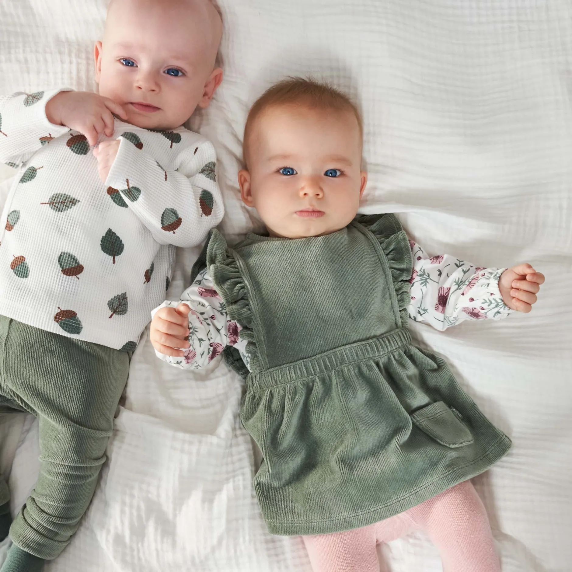 Jurken & Rokken|Jurken & Rokken*Prénatal newborn jurk velours mouwloos effen groen Dark Greenshade