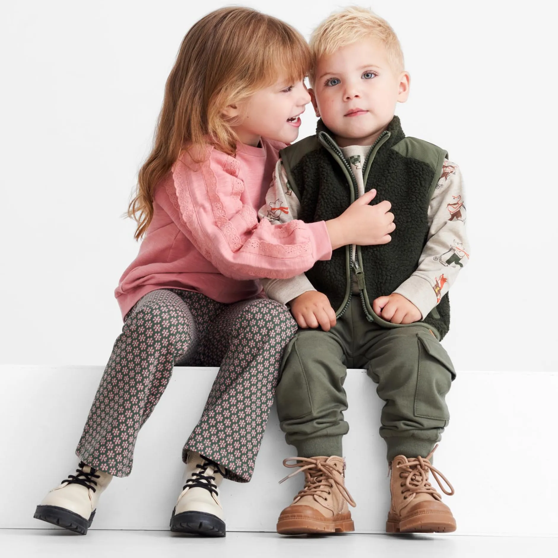 Truien & Vesten|Vesten*Prénatal peuter gilet mouwloos meerkleurig groen Leaf Gree