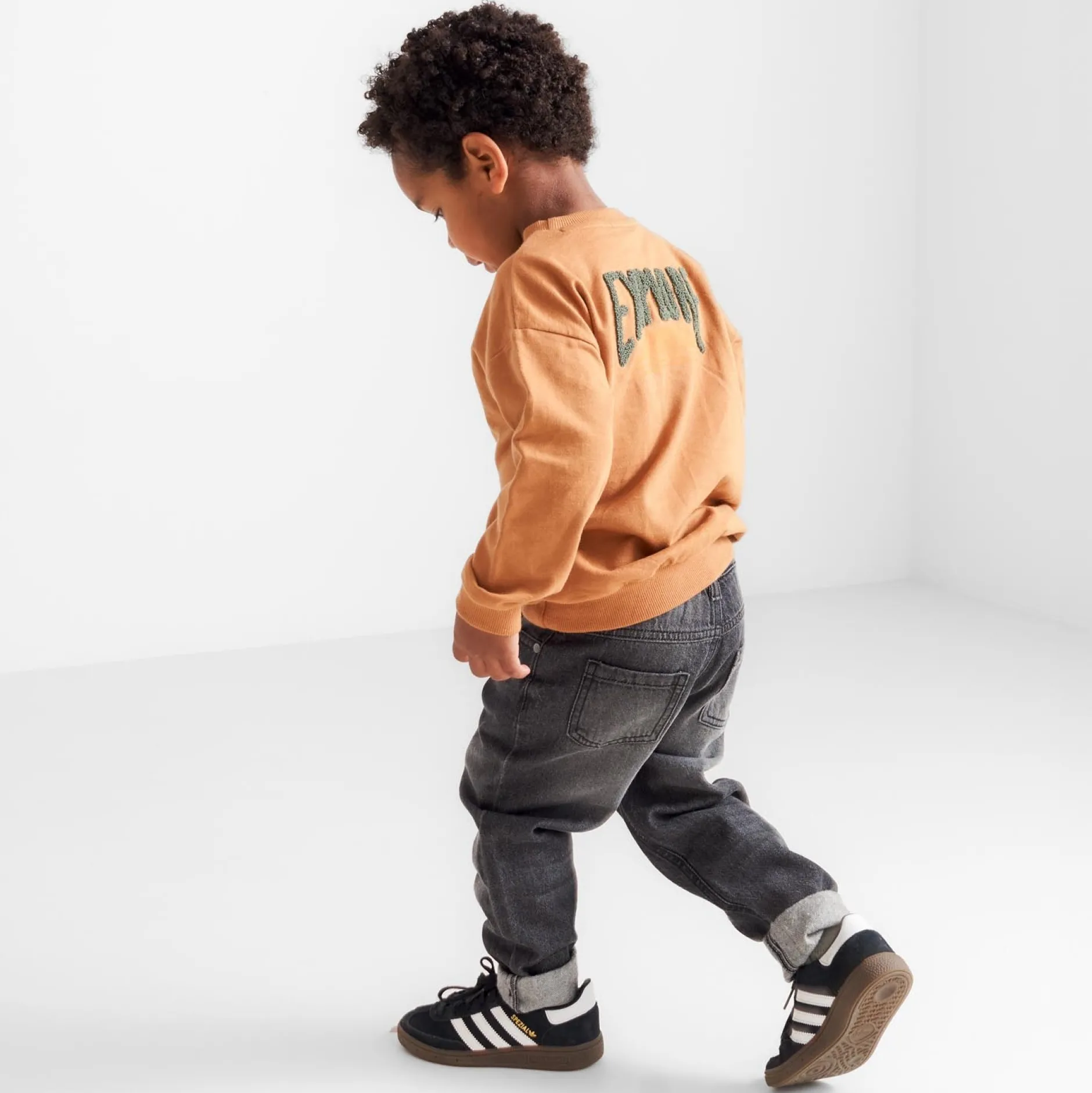 Truien & Vesten|Truien & Sweaters*Prénatal peuter sweater lange mouwen logo bruin Dark Yellow Brown
