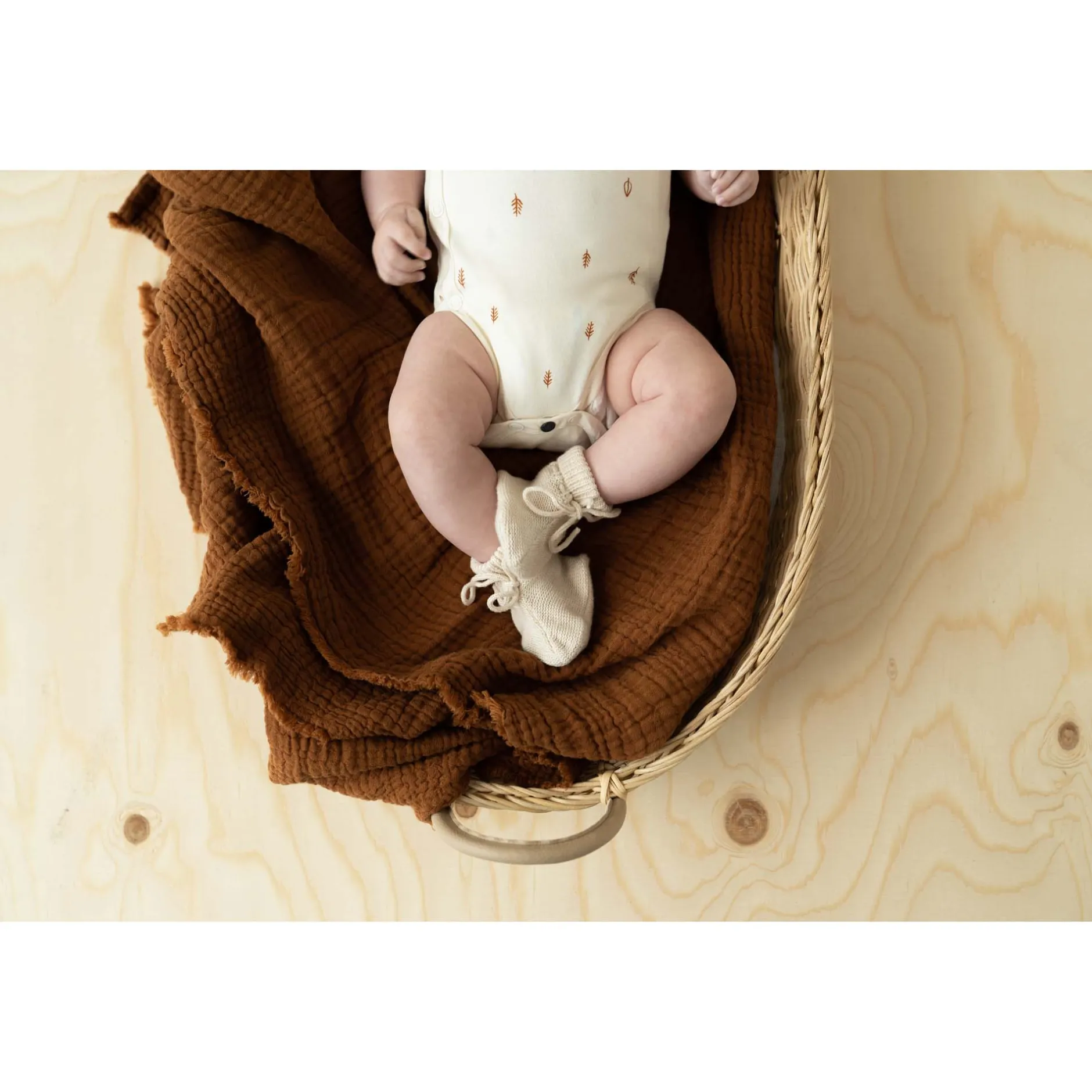 Broeken|Shirts & Vesten*Prénatal Pure newborn vest, shirt, broek & slofjes Dark Ecru Melange