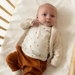Broeken|Shirts & Vesten*Prénatal Pure newborn vest, shirt, broek & slofjes Dark Ecru Melange