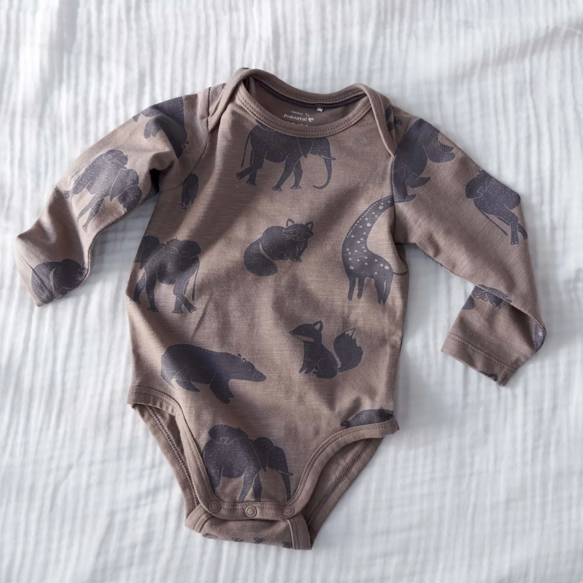 Rompers|Rompers*Prénatal romper afrika lange mouwen all over print bruin Mid Grey Taupe
