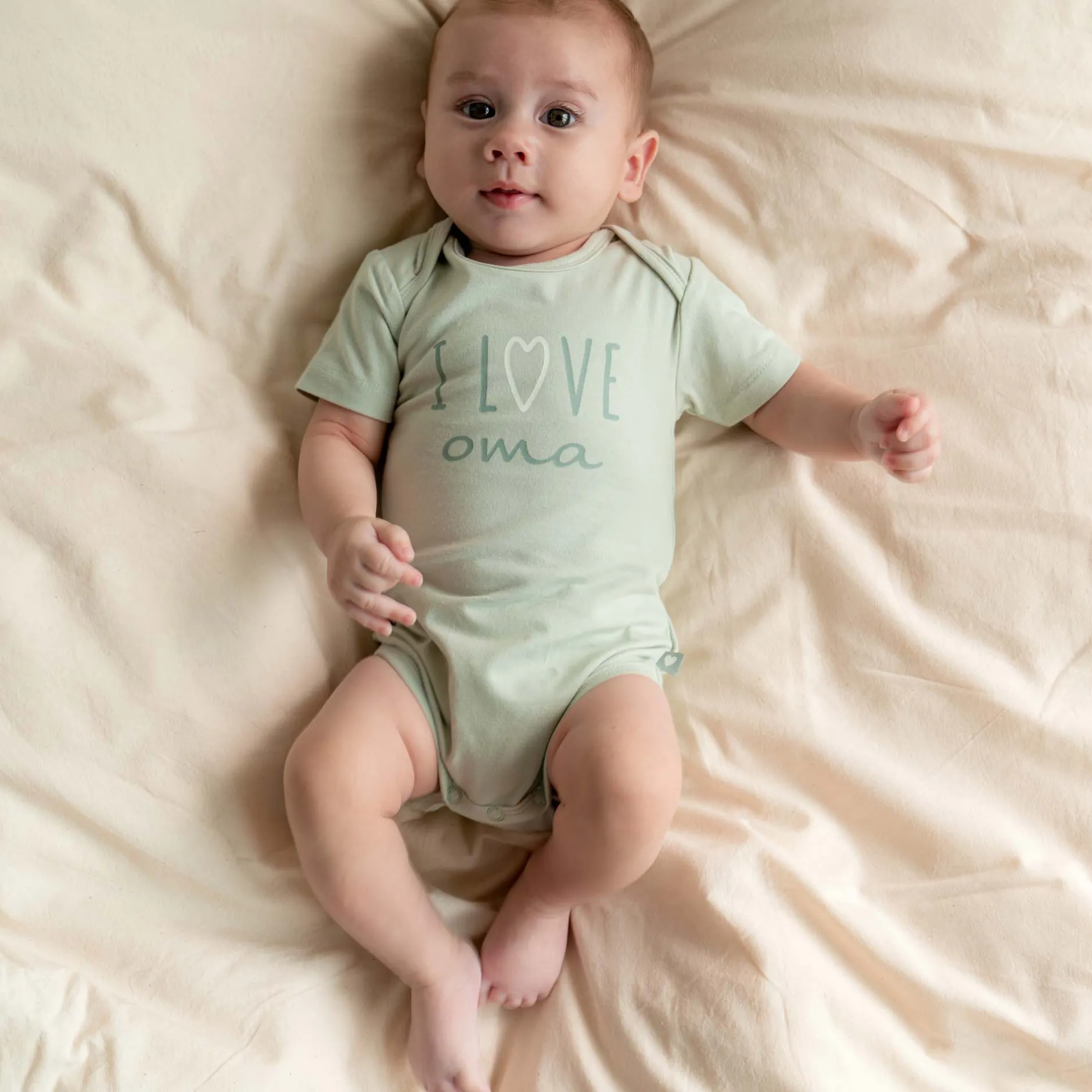 Kraamcadeaus|Rompers*Prénatal romper i love oma korte mouwen tekst groen Green