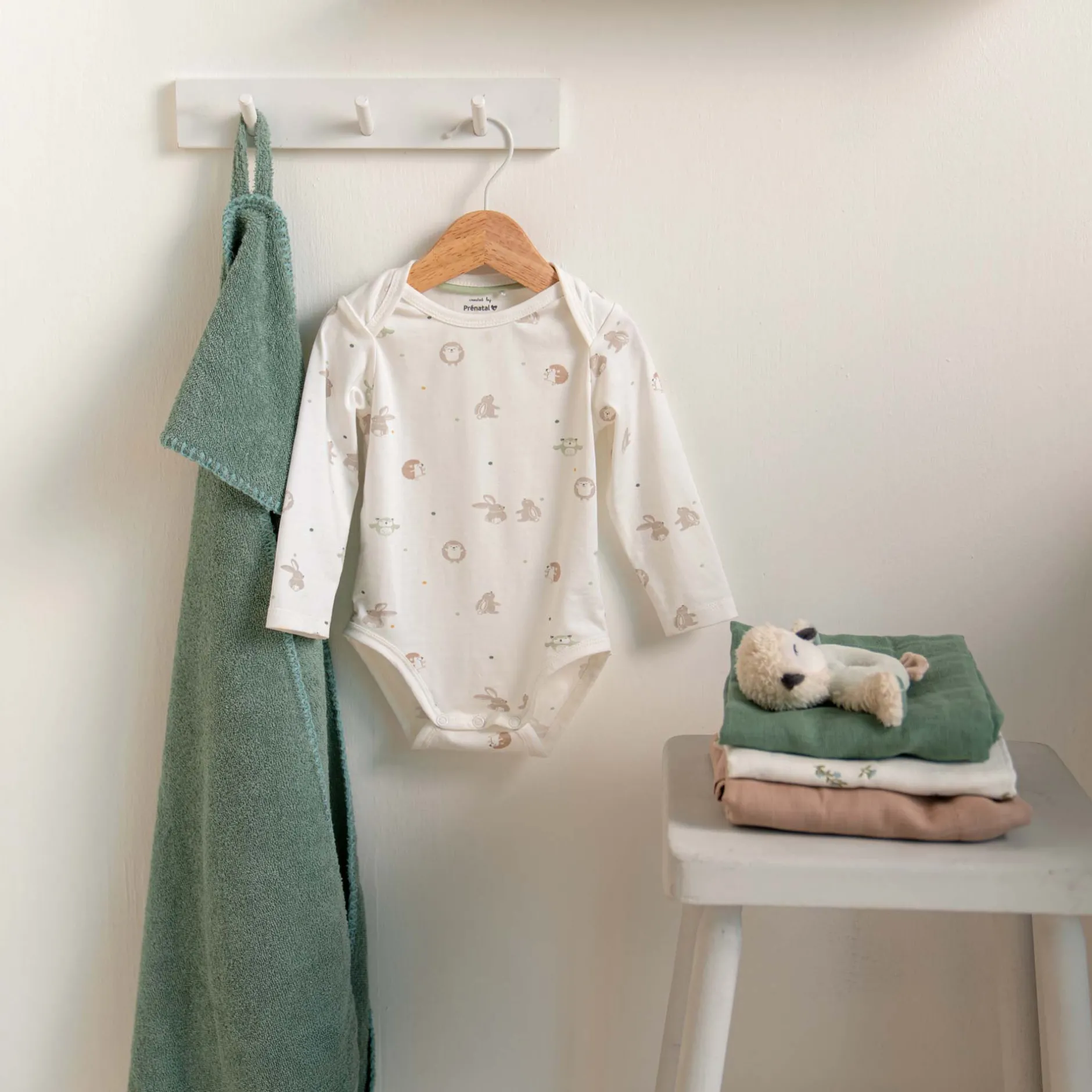 Rompers|Rompers*Prénatal romper Kleine Vriendjes lange mouwen all over print wit Ivory White