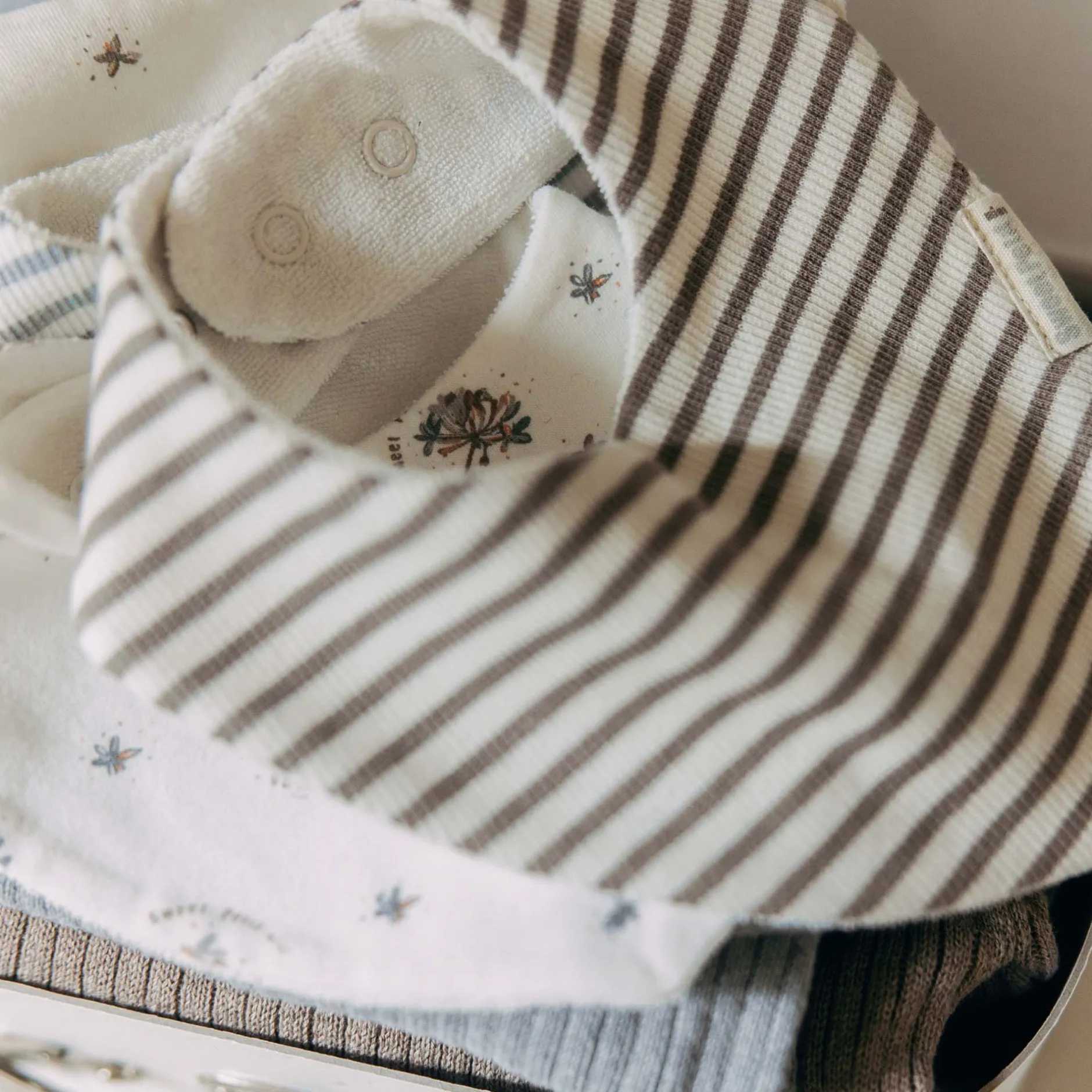 Slabbetjes*Sweet Petit Mini bandana 2 stuks grijs