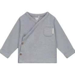 Sokjes & Slofjes|Broeken*Sweet Petit Mini overslag shirt, broekje & sokken Soft Blue Grey