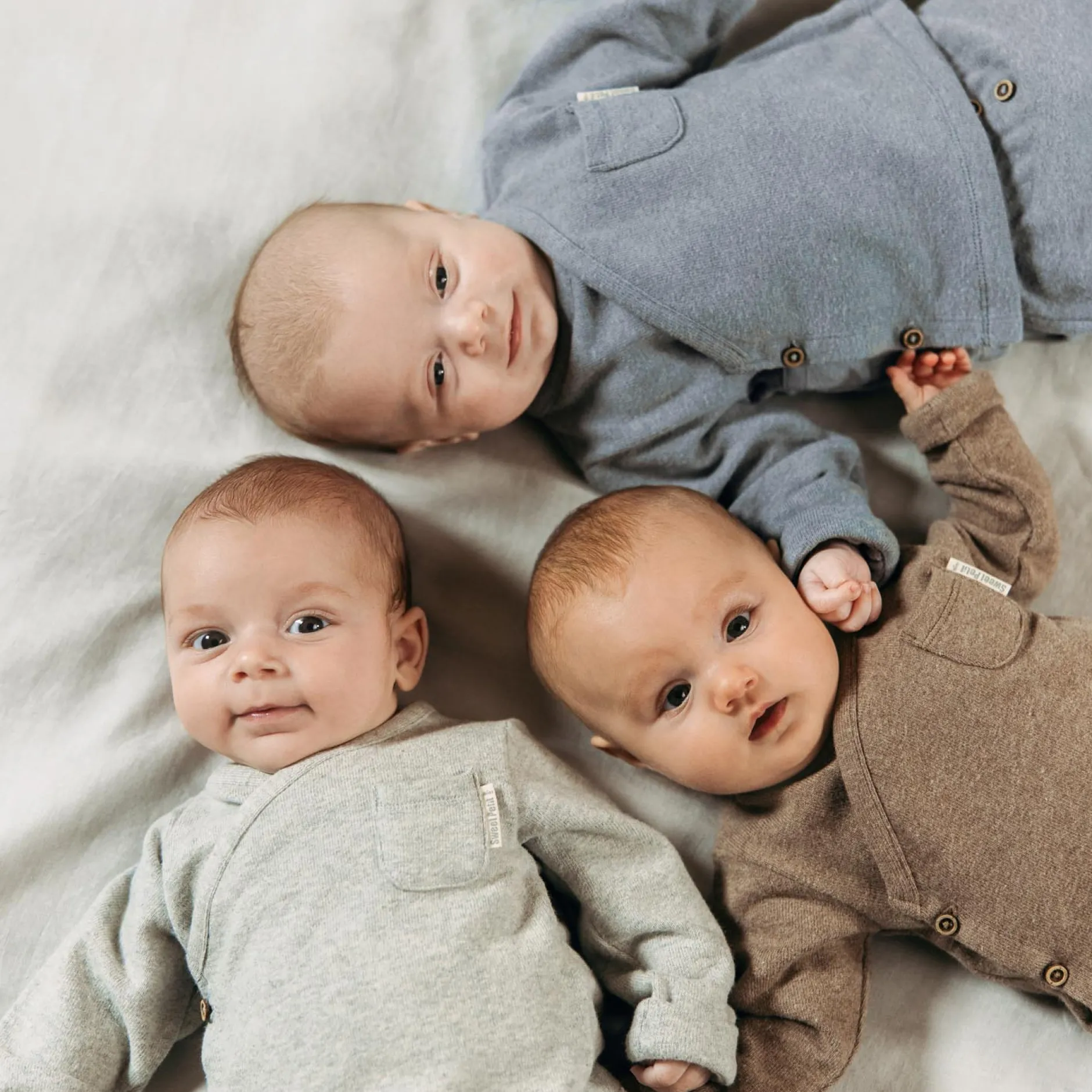 Sokjes & Slofjes|Broeken*Sweet Petit Mini overslag shirt, broekje & sokken Soft Blue Grey